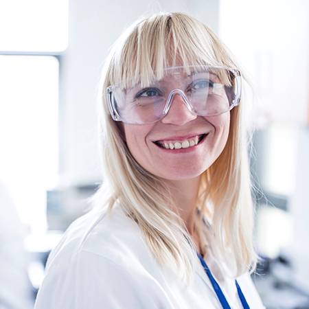 Veracyte employee in a lab coat.