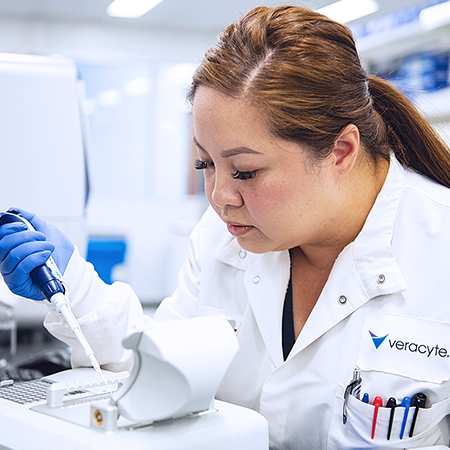 A Veracyte employee working in a lab.